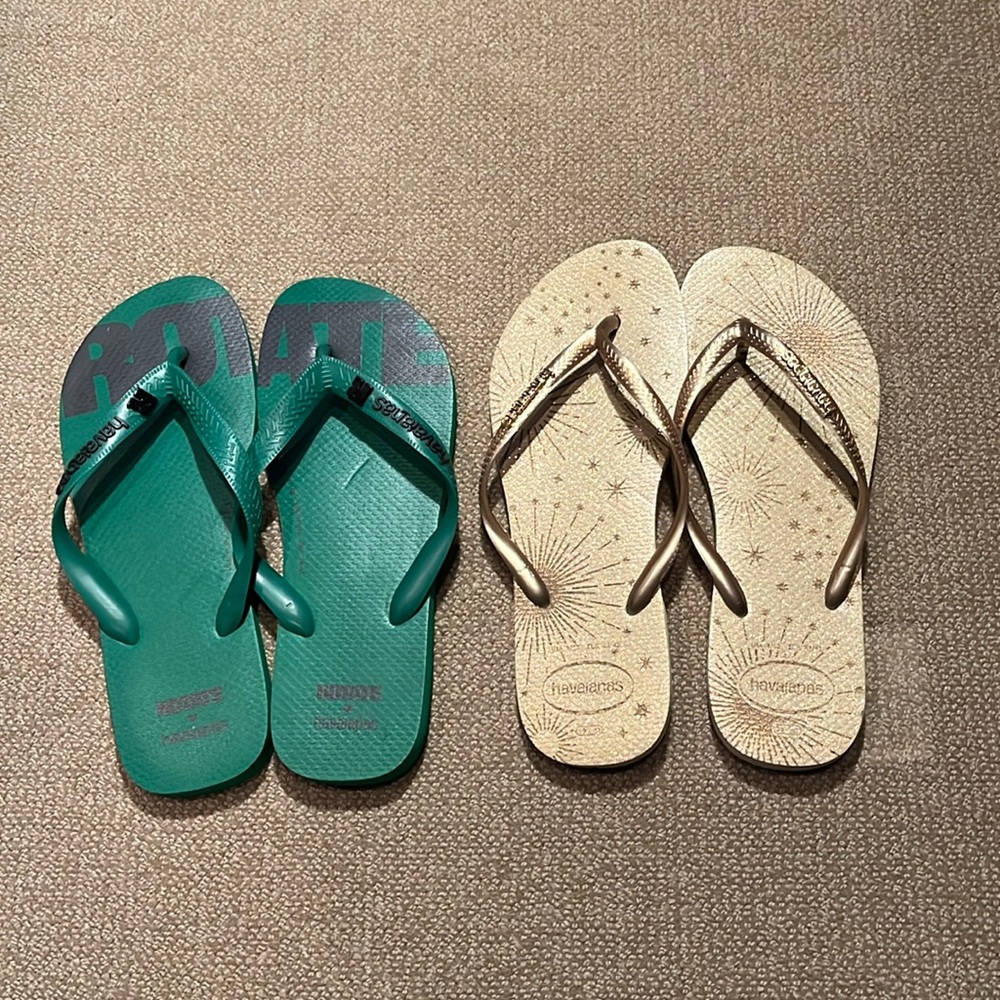 SET OF TWO HAVAIANAS FLIP FLOPS - Gold and Green (Rotate Birger)